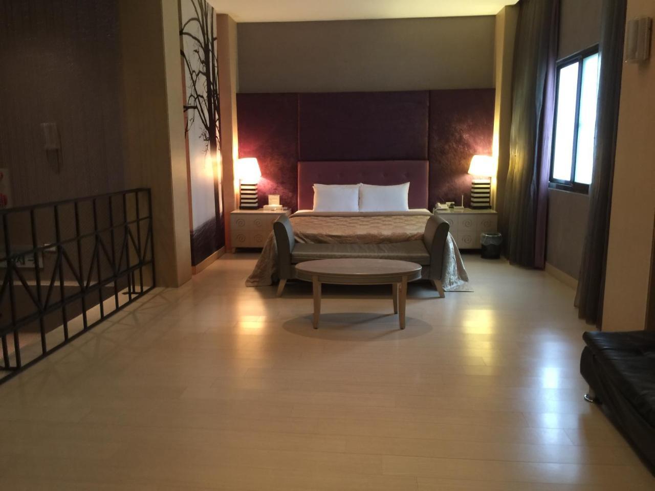 Li-Gin Motel Chiayi Buitenkant foto