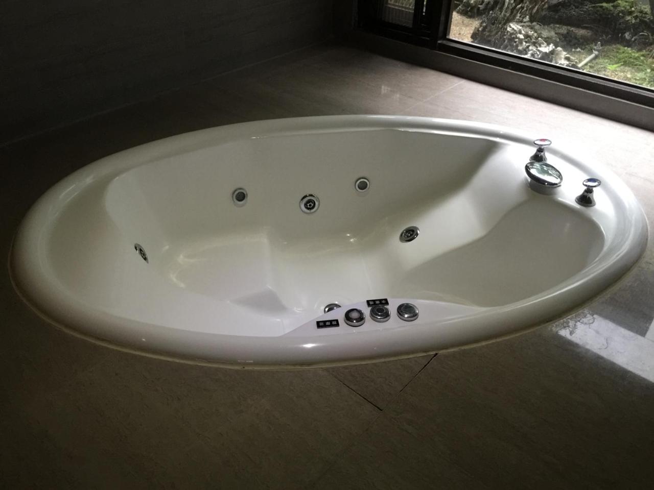 Li-Gin Motel Chiayi Buitenkant foto
