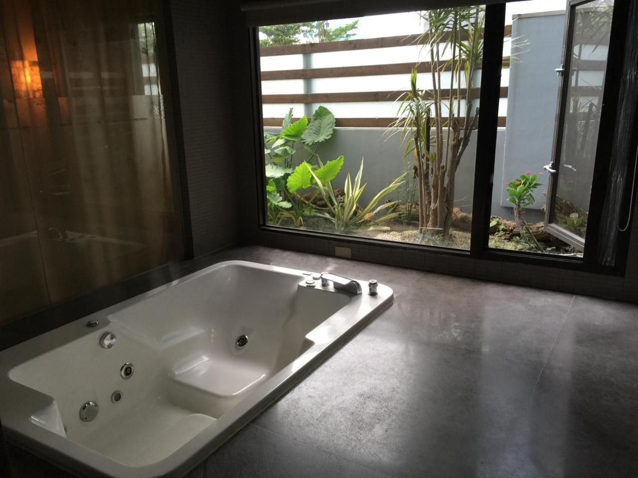 Li-Gin Motel Chiayi Buitenkant foto