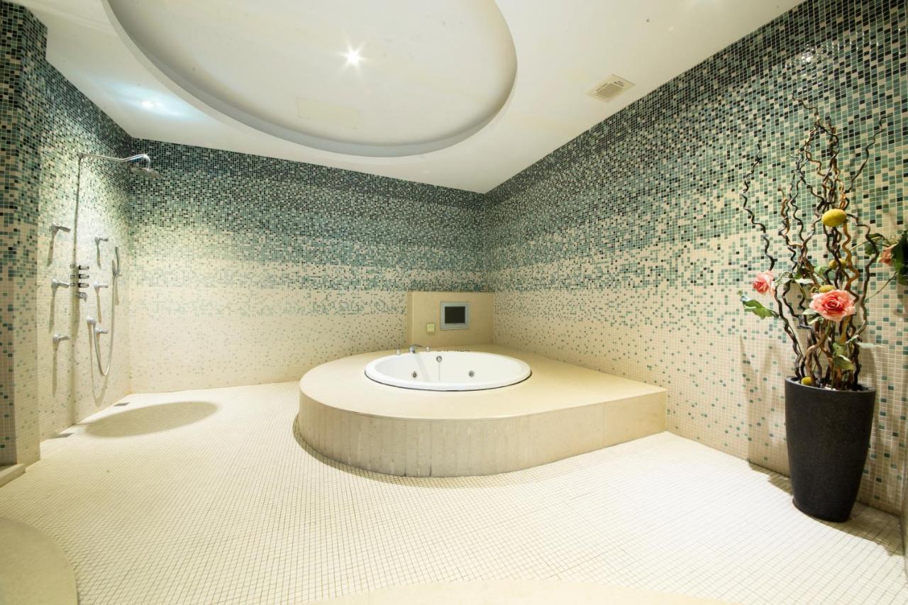 Li-Gin Motel Chiayi Buitenkant foto