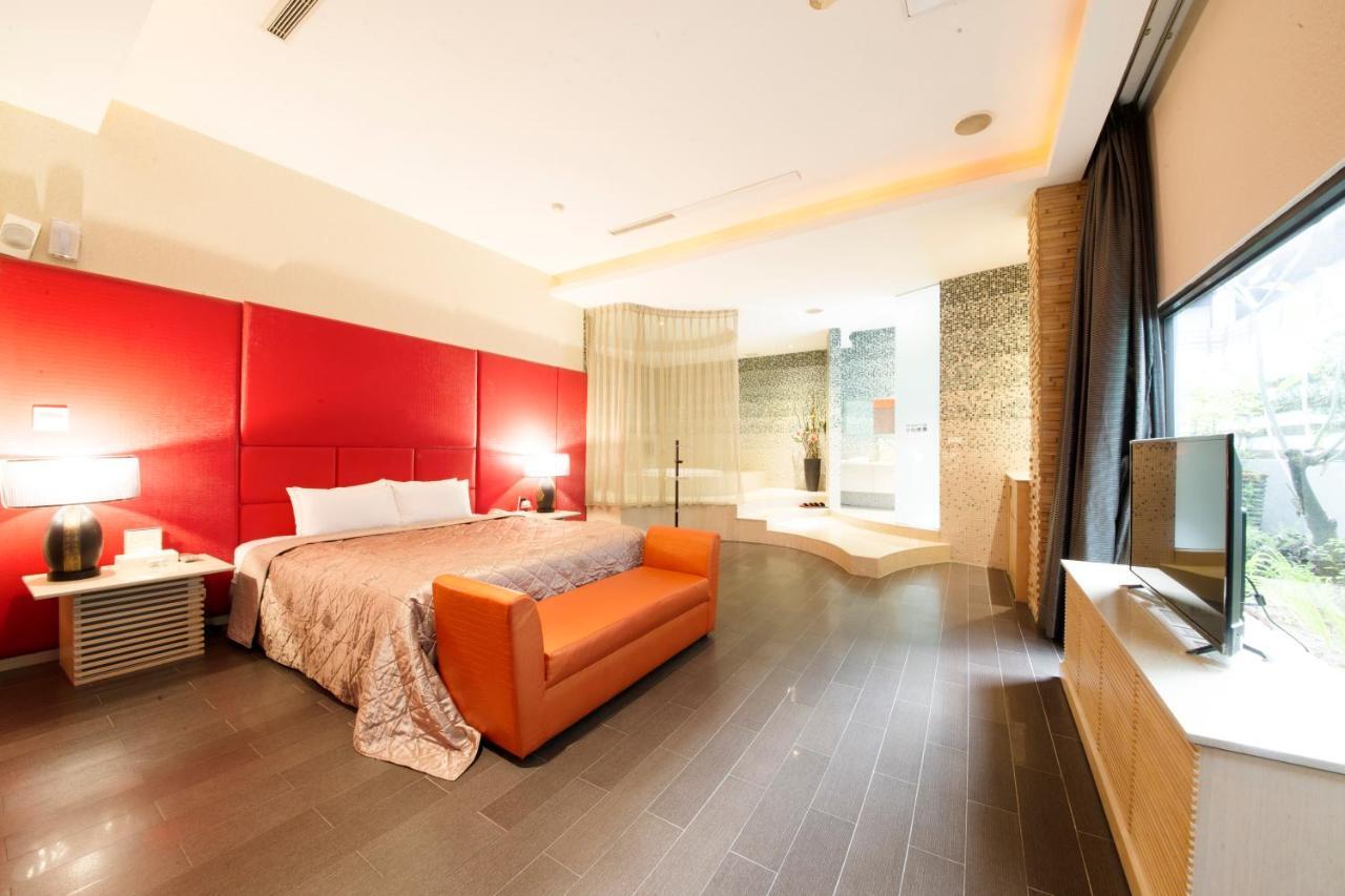 Li-Gin Motel Chiayi Buitenkant foto