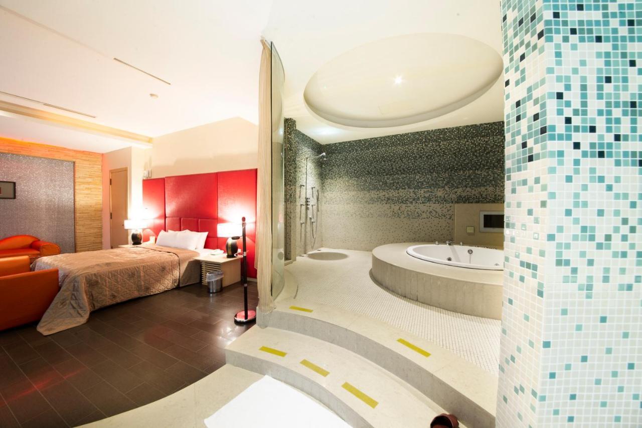 Li-Gin Motel Chiayi Buitenkant foto
