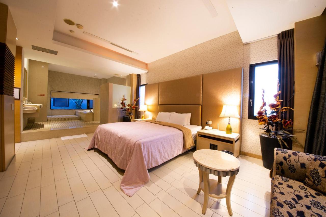 Li-Gin Motel Chiayi Buitenkant foto