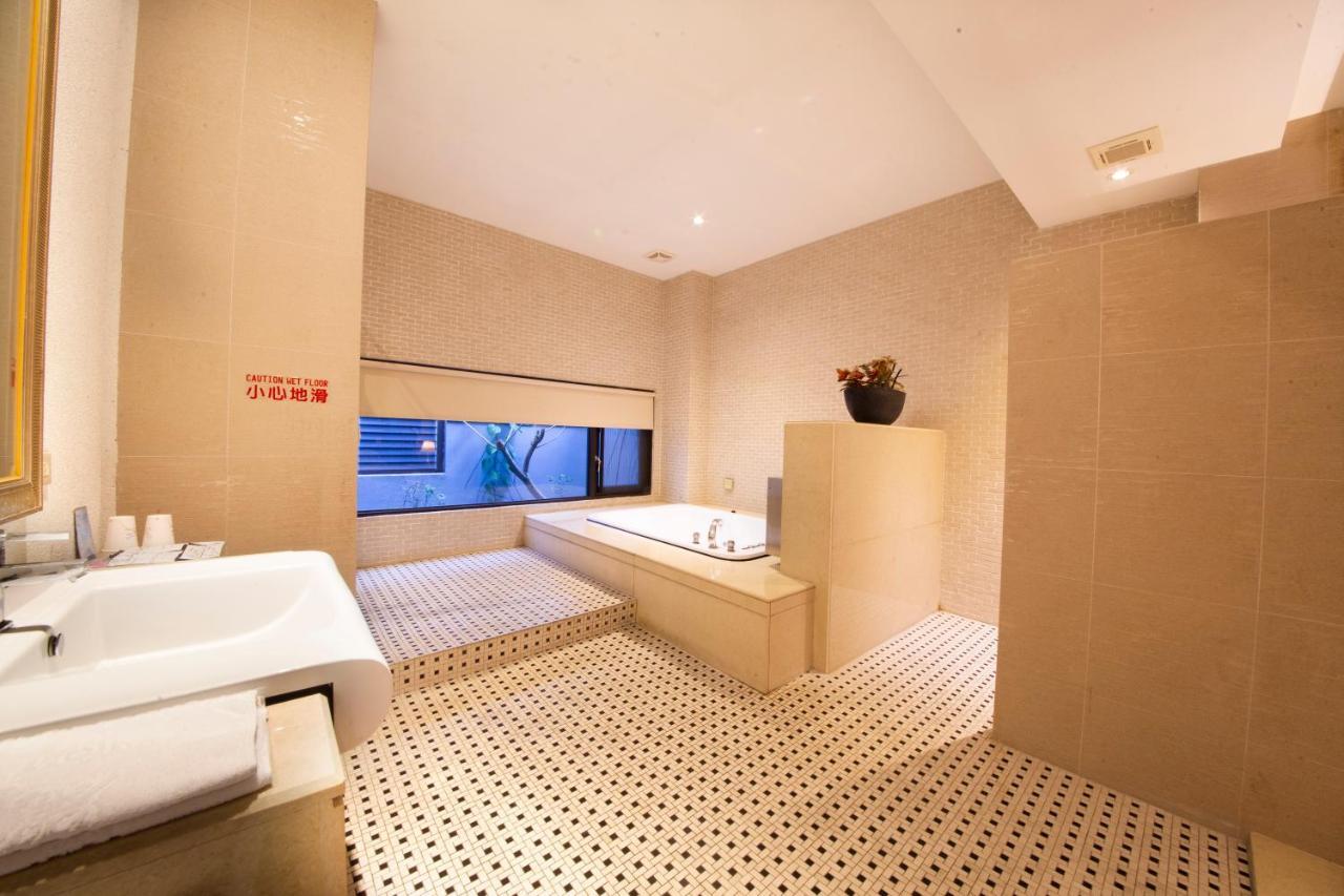 Li-Gin Motel Chiayi Buitenkant foto