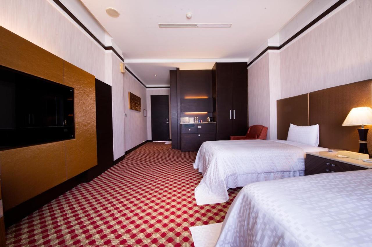Li-Gin Motel Chiayi Buitenkant foto