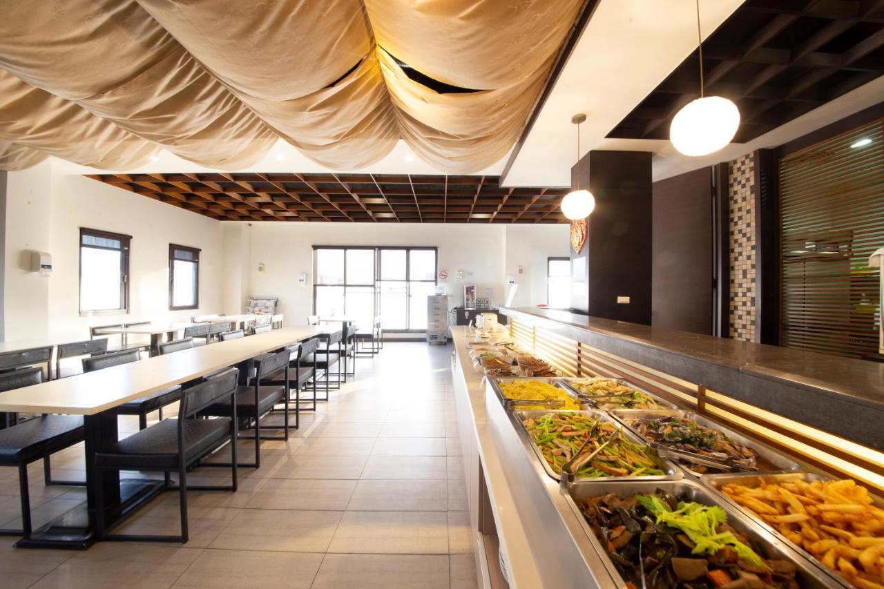 Li-Gin Motel Chiayi Buitenkant foto