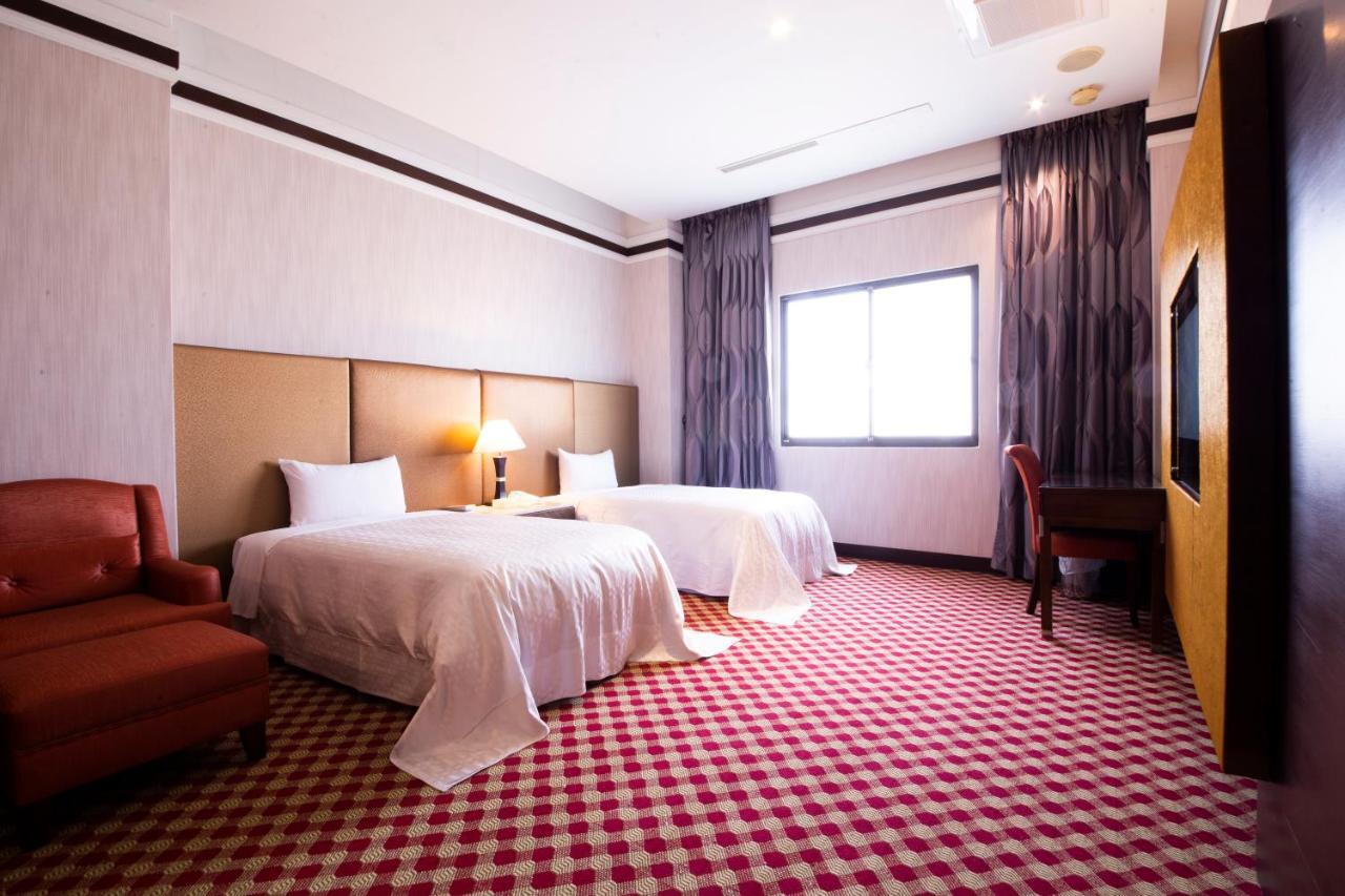 Li-Gin Motel Chiayi Buitenkant foto