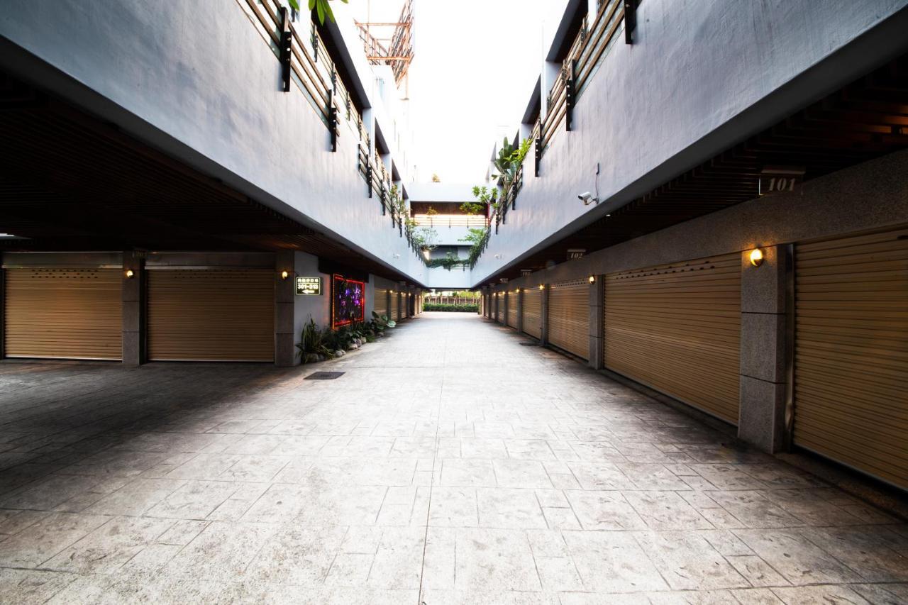 Li-Gin Motel Chiayi Buitenkant foto
