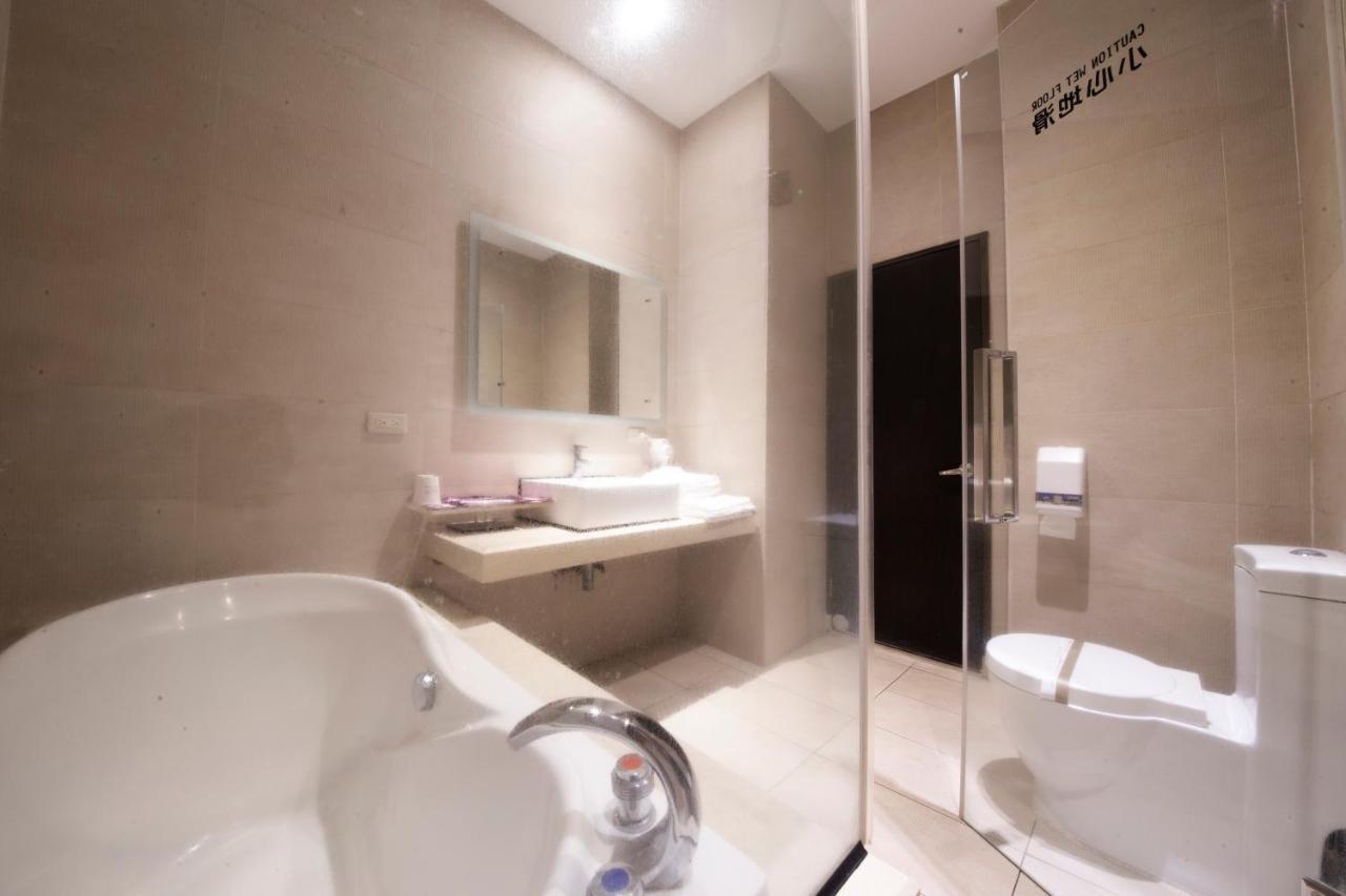 Li-Gin Motel Chiayi Buitenkant foto